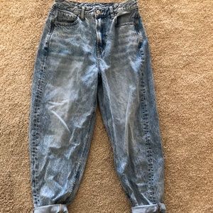 American Eagle mom jeans size 2